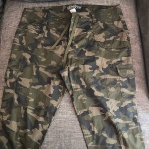 Camo capris